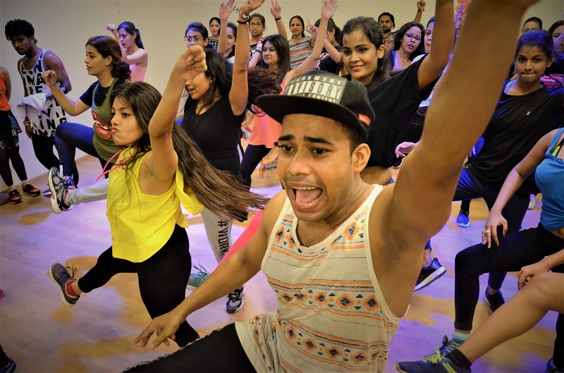 zumba party at twist n turns kolkata 