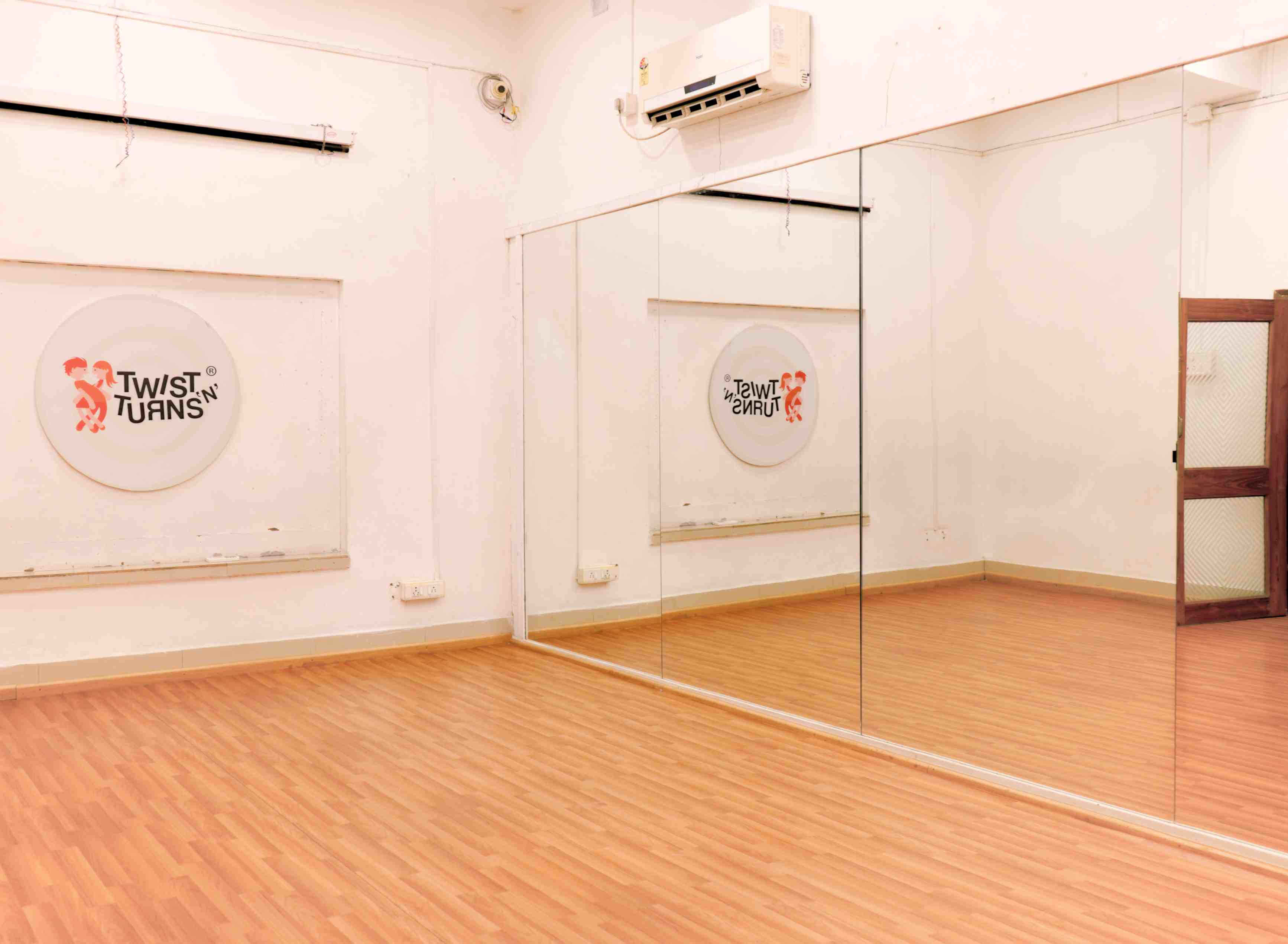 Twist N Turns Ballygunge Studio